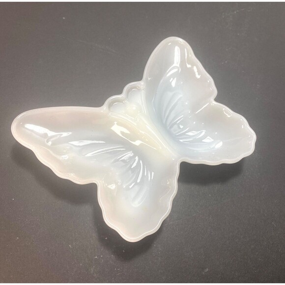 Set of Two Avon Milk Glass Trinket Dishes Owl Soap Dish Butterfly Dish 6" Retro - Picture 2 of 16